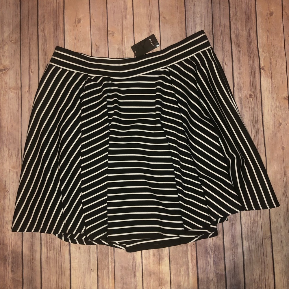 NWT Torrid Striped Circle Mini Skirt w/Pockets!! - Picture 2 of 6